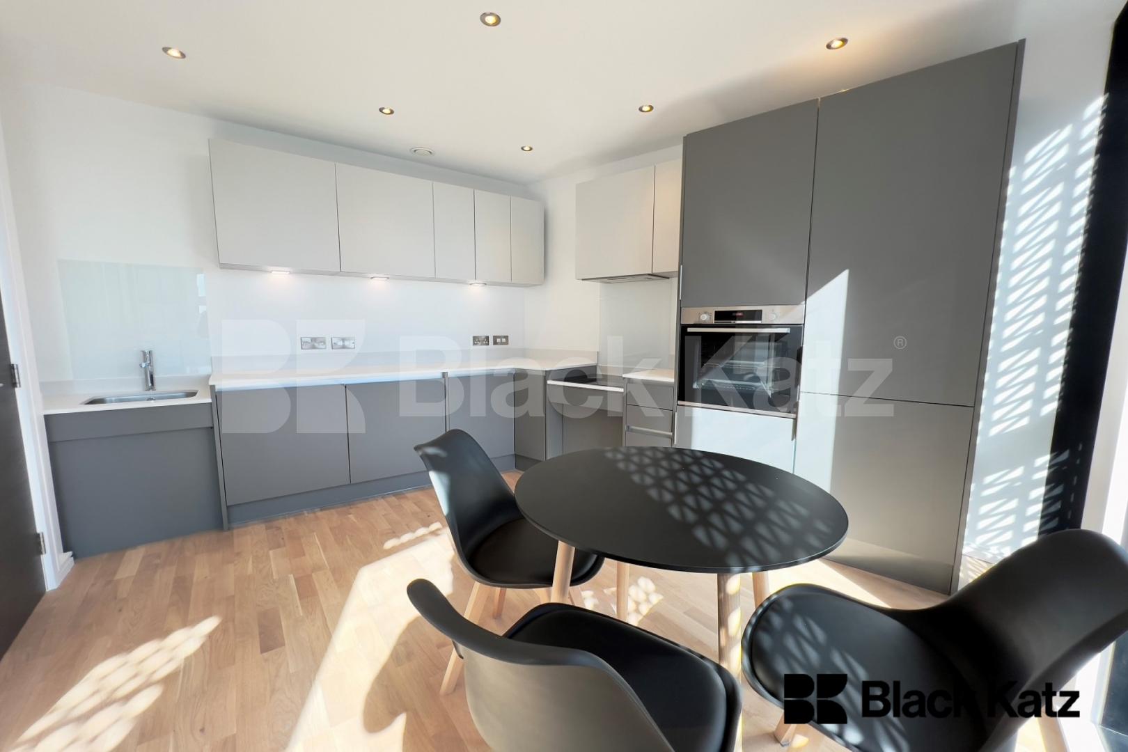 595 Sq. Ft. of living & entertaining space concierge & gym facilities The Ceramic Building - Newington Causeway , Borough